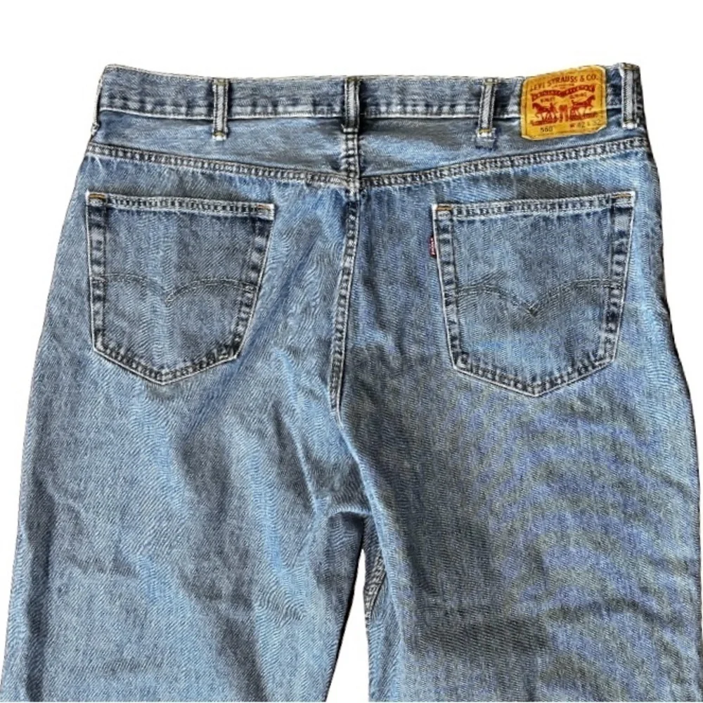 Levi’s 560 Red Tab relaxed fit med wash straight leg MNS jeans SZ 42x32